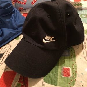 Black Nike hat